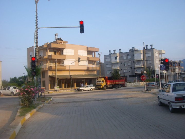 Les travaux de construction de la signalisation de la municipalité d'Antalya Side sont terminés.